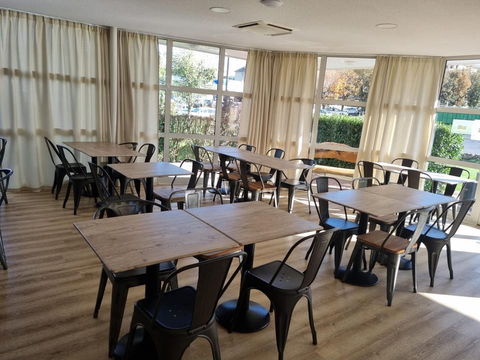 Property building, Restaurant/places to eat, Meals, Breakfast