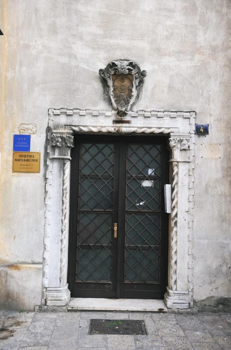 Property building, Facade/entrance
