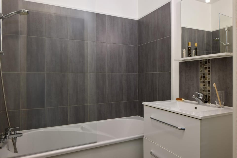 Bathroom, Bath