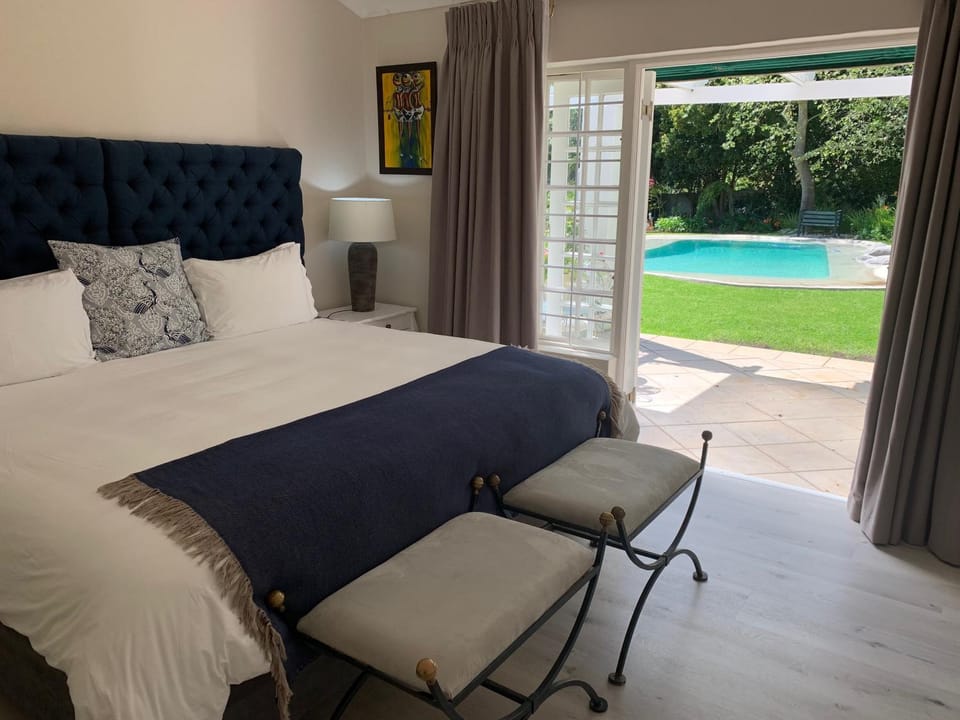 Bed, Garden, Photo of the whole room, Bedroom, On site, Pool view, Swimming pool