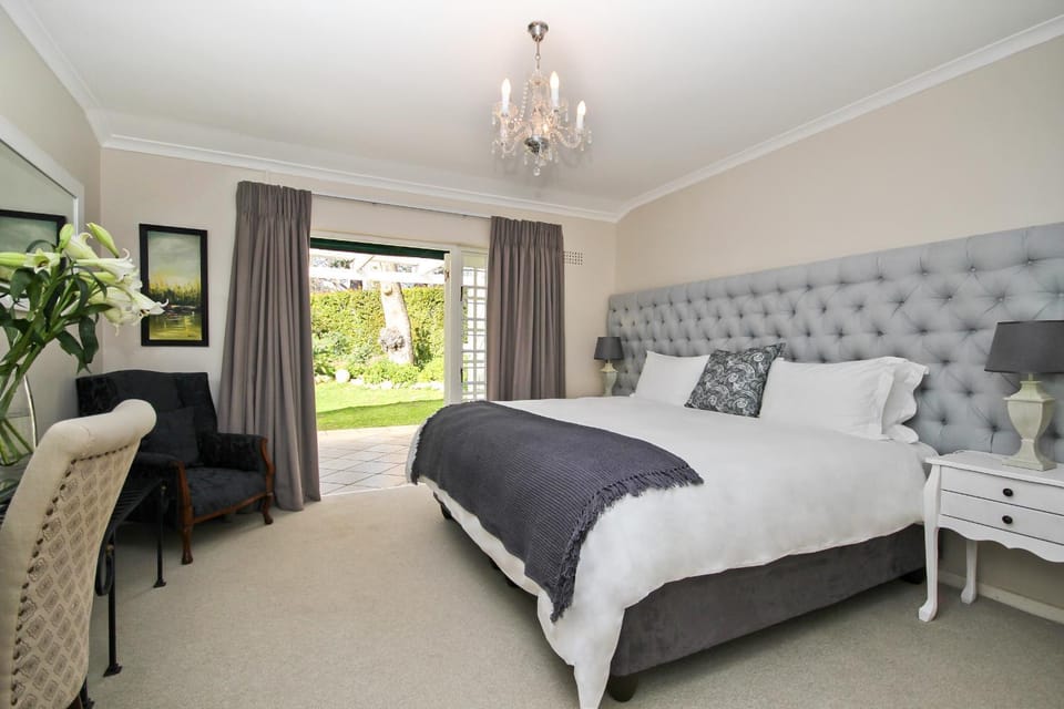 Garden, Balcony/Terrace, Photo of the whole room, Seating area, Bedroom, Garden view, Pool view, Swimming pool, Swimming pool