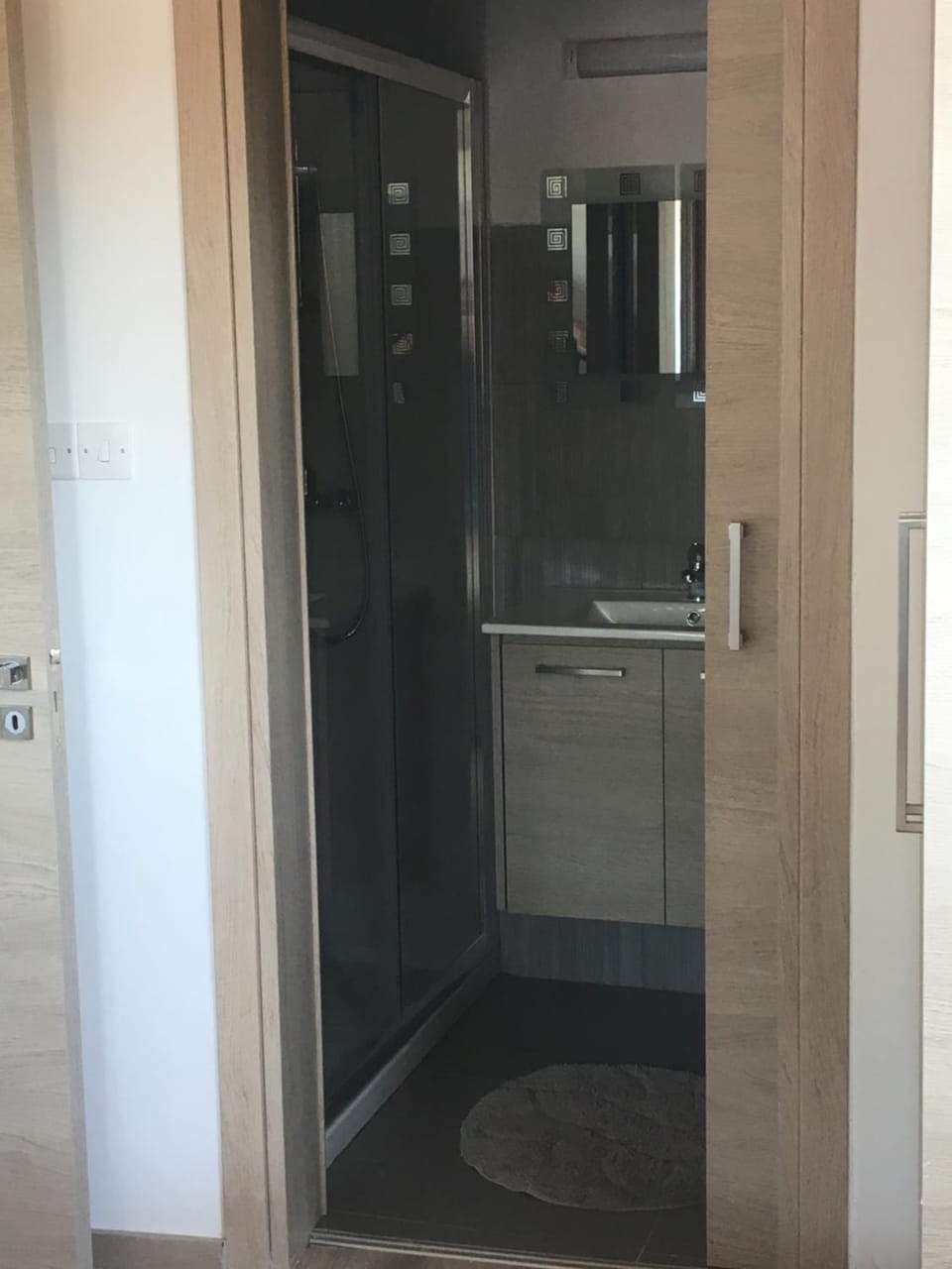 Shower, Toilet