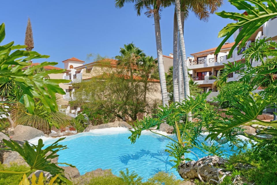 Nice apartment on the Golf Course by the beach Apartment in Abona