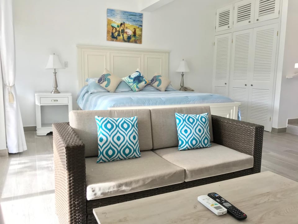 Bed, Seating area