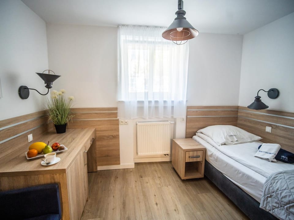 Bed, Photo of the whole room, towels