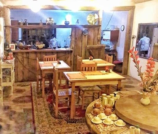 Restaurant/places to eat, Communal lounge/ TV room, Food close-up