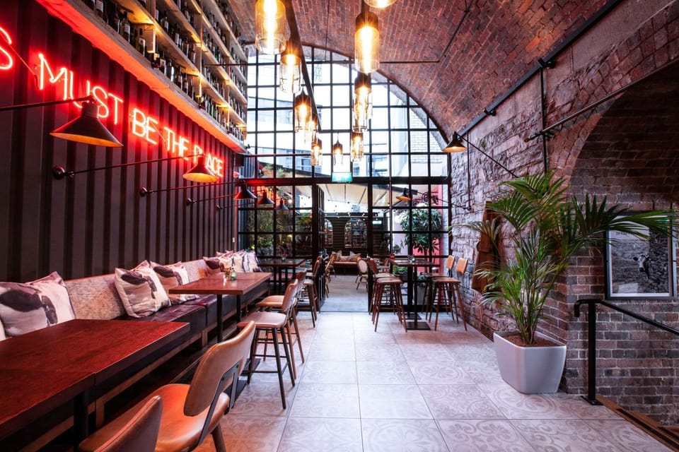 Lounge or bar, Seating area, Dining area, Area and facilities