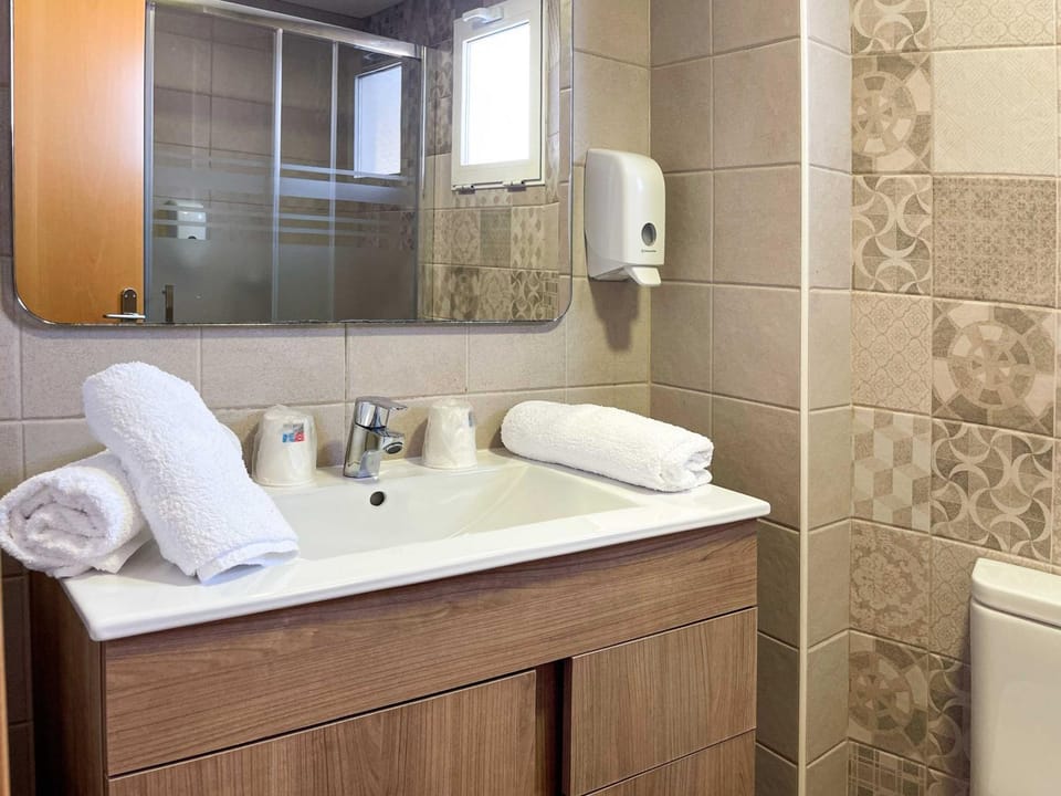 Shower, Toilet