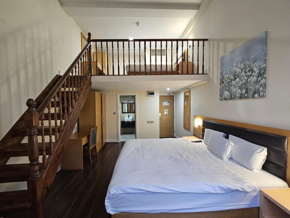 Bed, Photo of the whole room, Bedroom