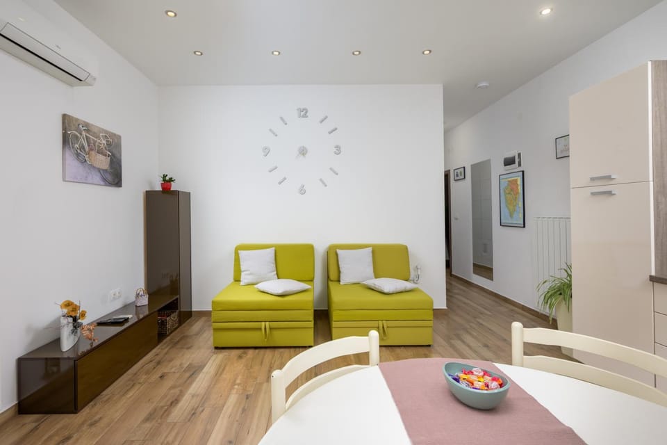 Apartman Tika (2+2)*** Apartment in Pula