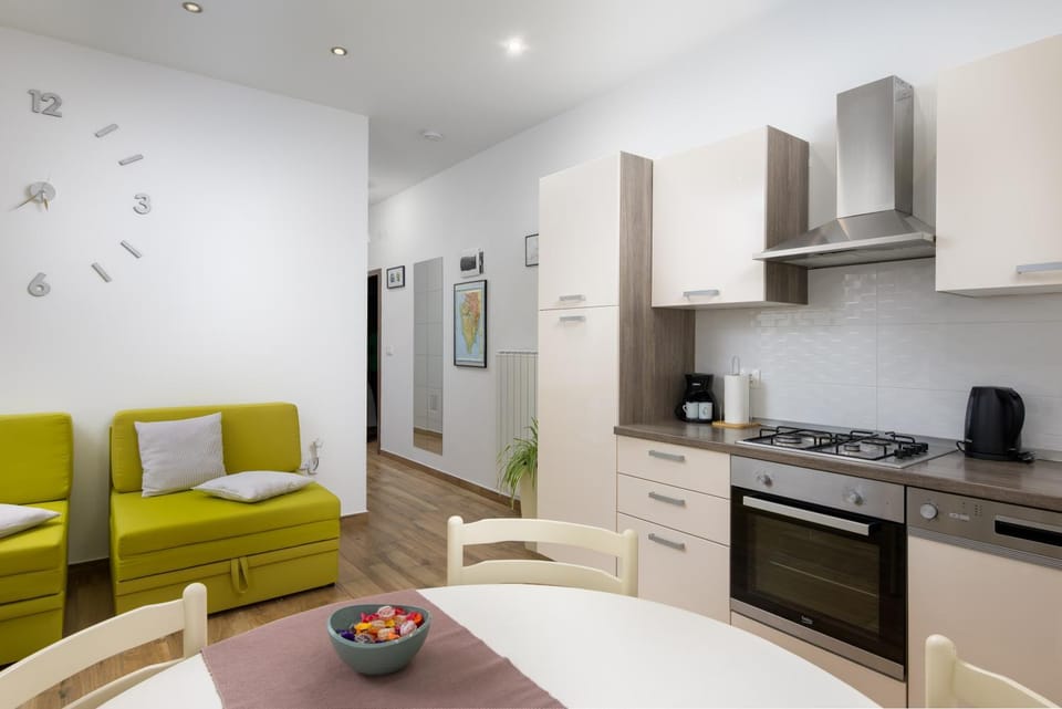 Apartman Tika (2+2)*** Apartment in Pula