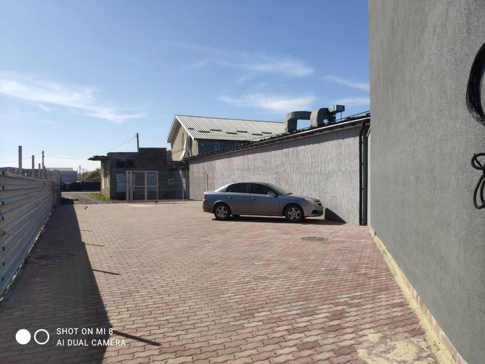 Neighbourhood, Parking