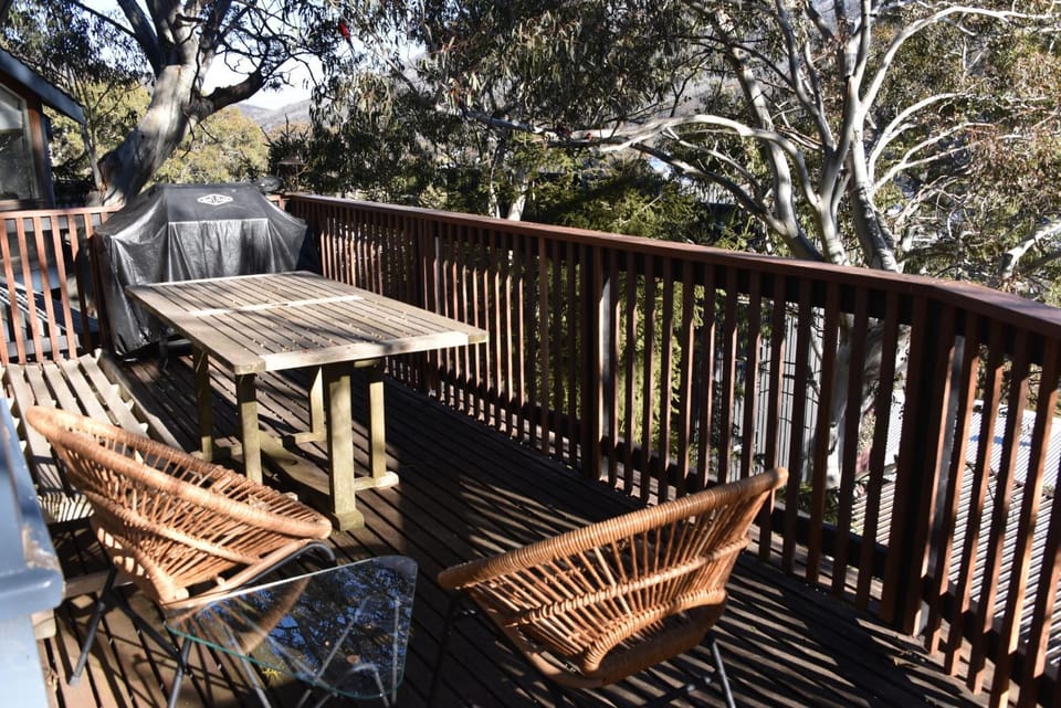 BBQ facilities, Balcony/Terrace, Mountain view