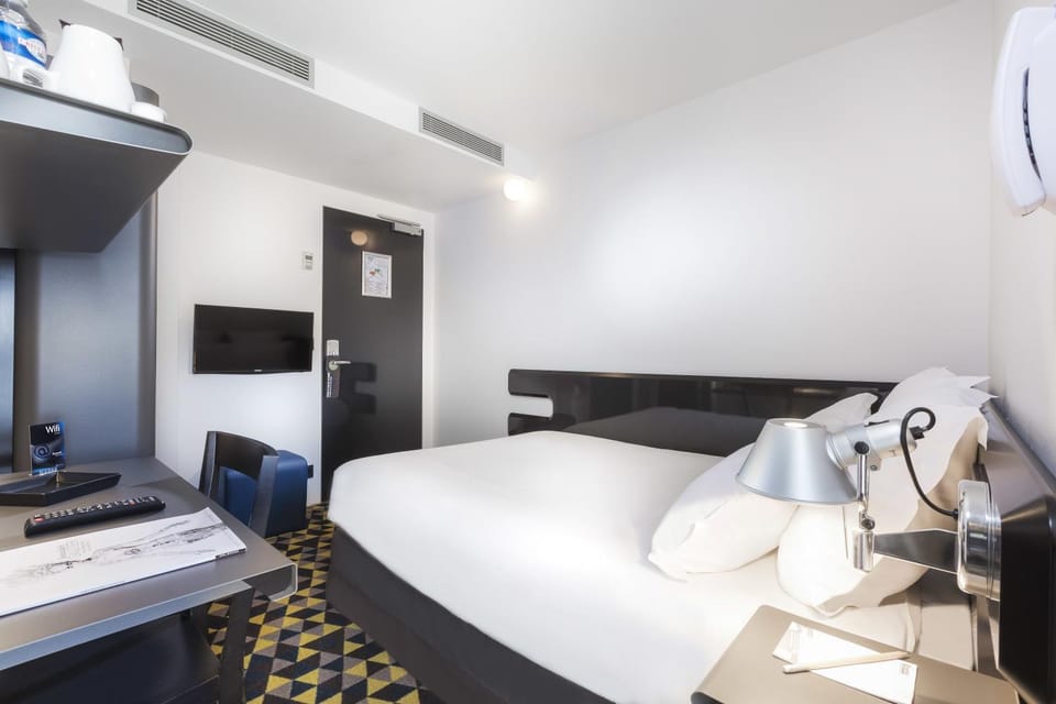Bed, Coffee/tea facilities, Photo of the whole room, Seating area, Bedroom