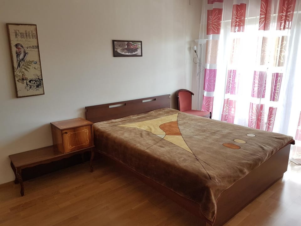 Bed, Photo of the whole room, Decorative detail, Bedroom