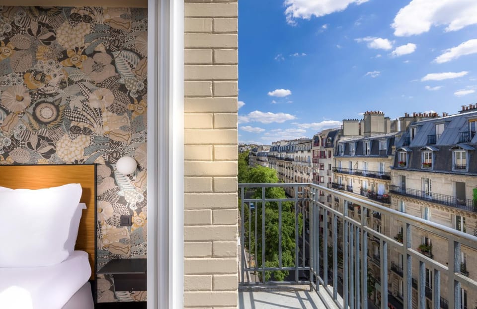 Bed, Day, View (from property/room), Balcony/Terrace, Photo of the whole room, Bedroom, City view