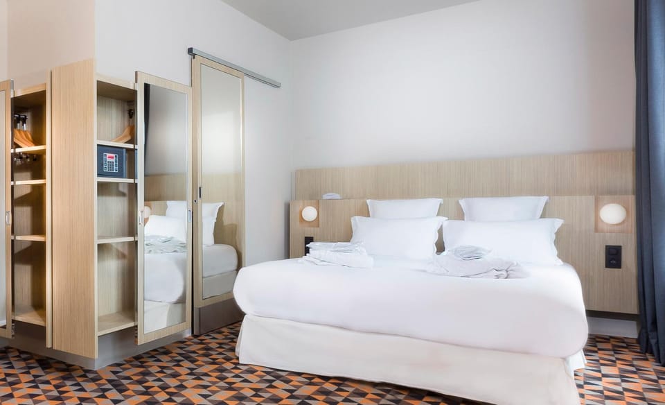 Bed, TV and multimedia, Photo of the whole room, Bedroom, wardrobe