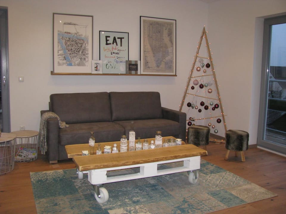 Bed, Living room