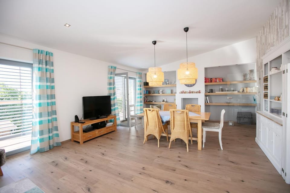 TV and multimedia, Dining area