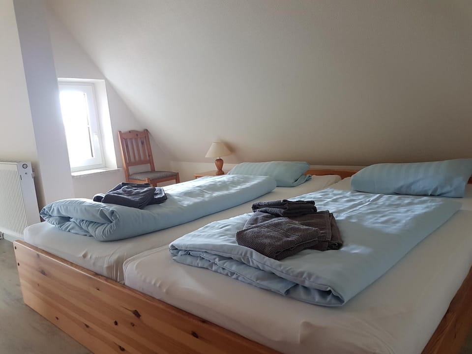 Bed, Photo of the whole room, Decorative detail, Bedroom, Garden view