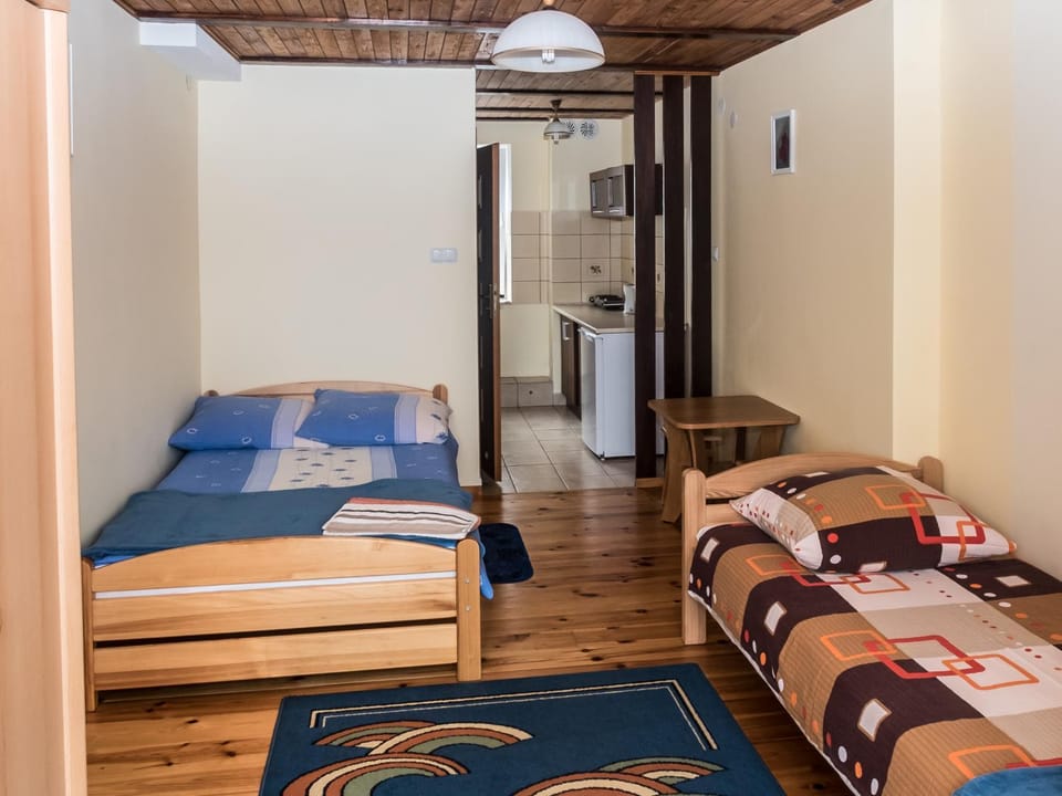 Bed, Kitchen or kitchenette, Bedroom