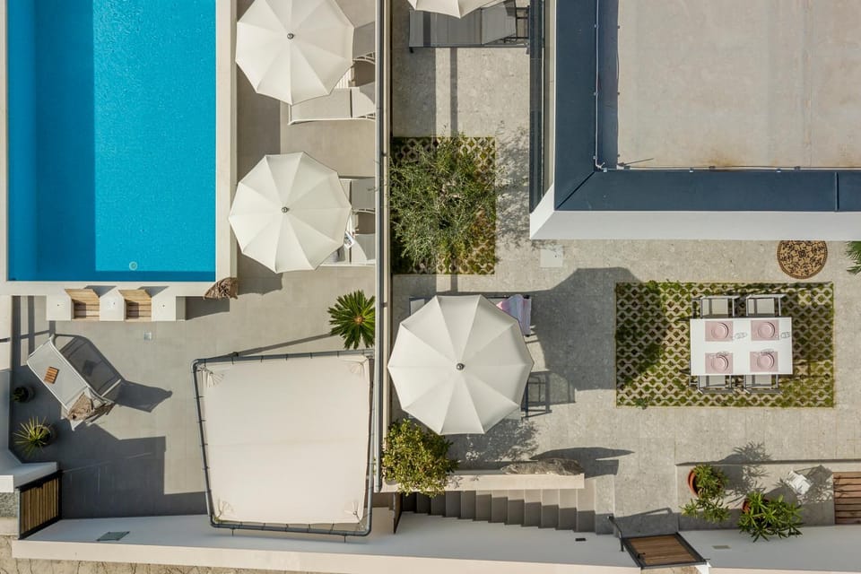 Patio, Facade/entrance
