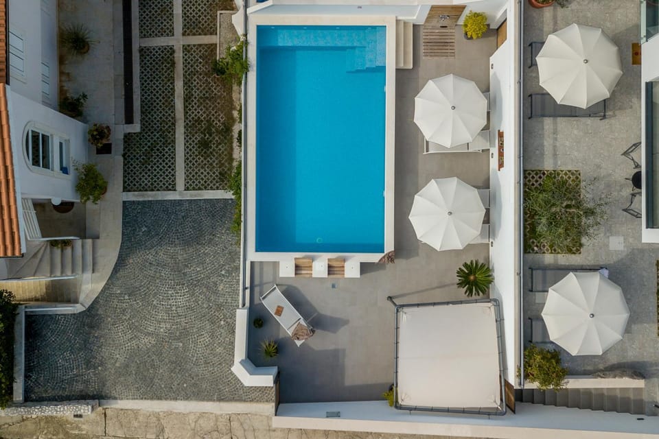 Floor plan, Pool view
