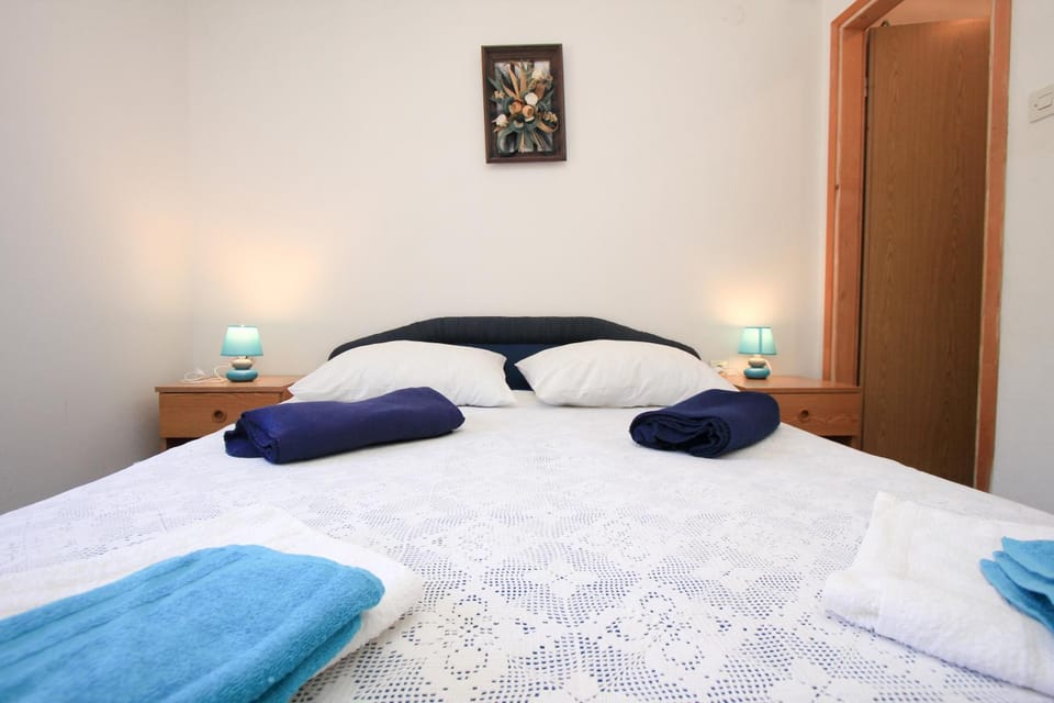 Bed, Decorative detail, Bedroom