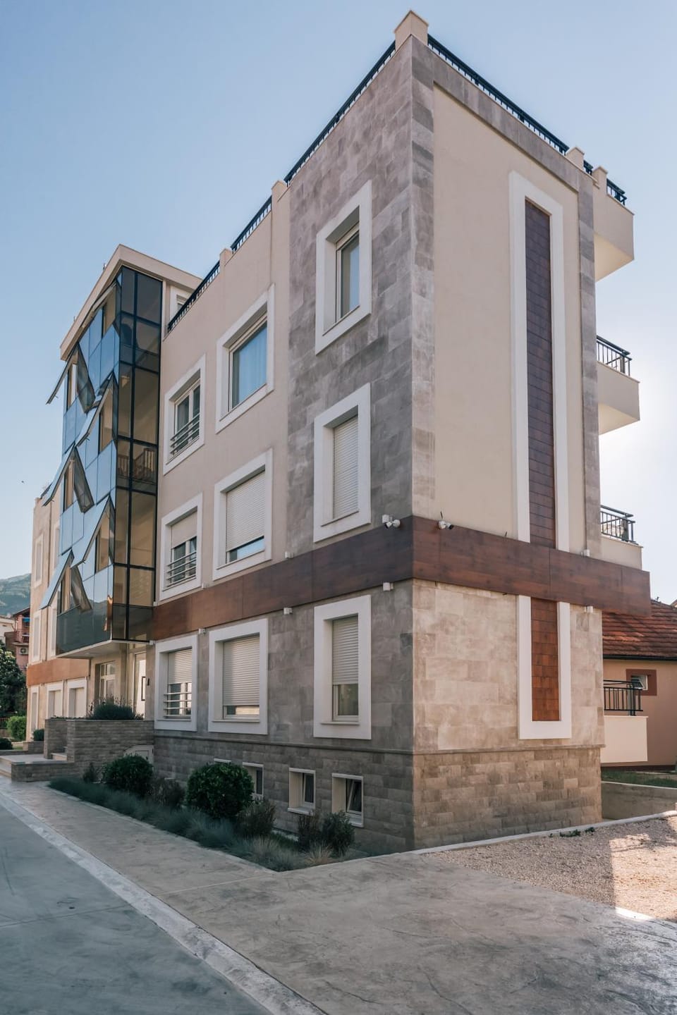 Property building, Neighbourhood