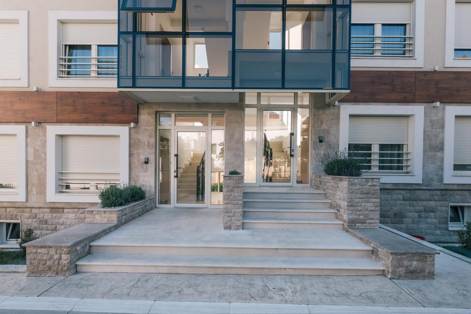 Property building, Facade/entrance