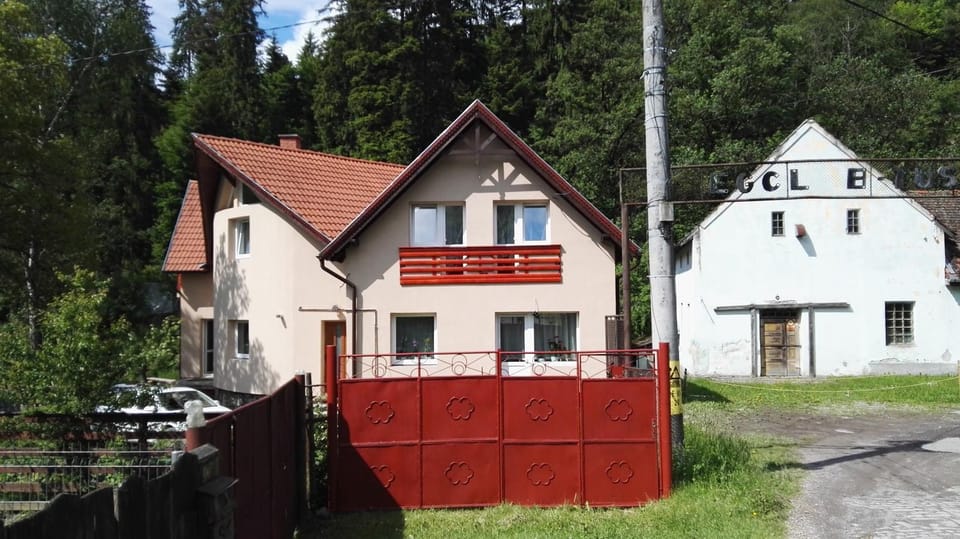 Property building, Neighbourhood