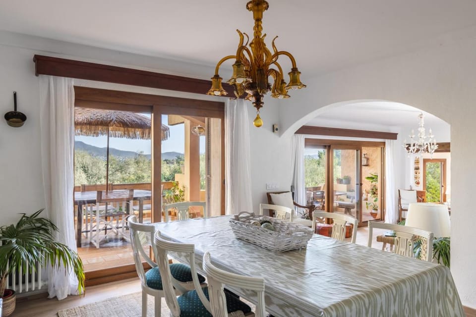 Natural landscape, Balcony/Terrace, Living room, Seating area, Dining area, Garden view, Mountain view, heating, internet, air conditioner