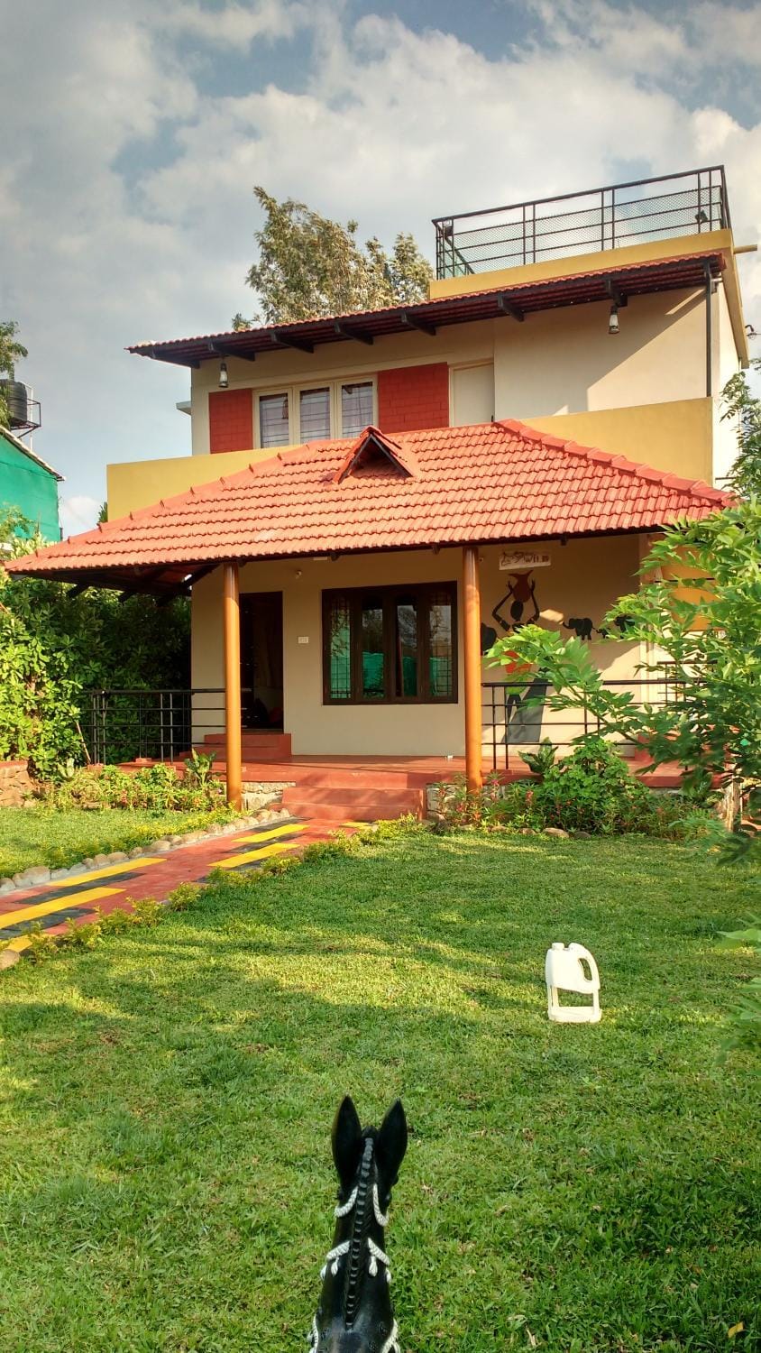 Facade/entrance, Garden view