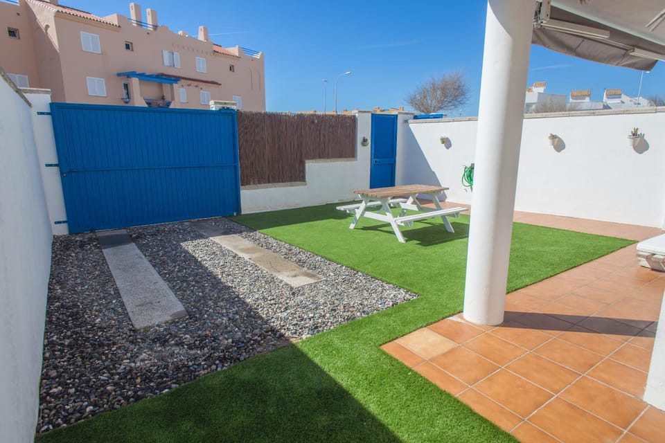 Patio, Spring, Day, BBQ facilities, Garden, Balcony/Terrace, Seating area, On site, Garden view