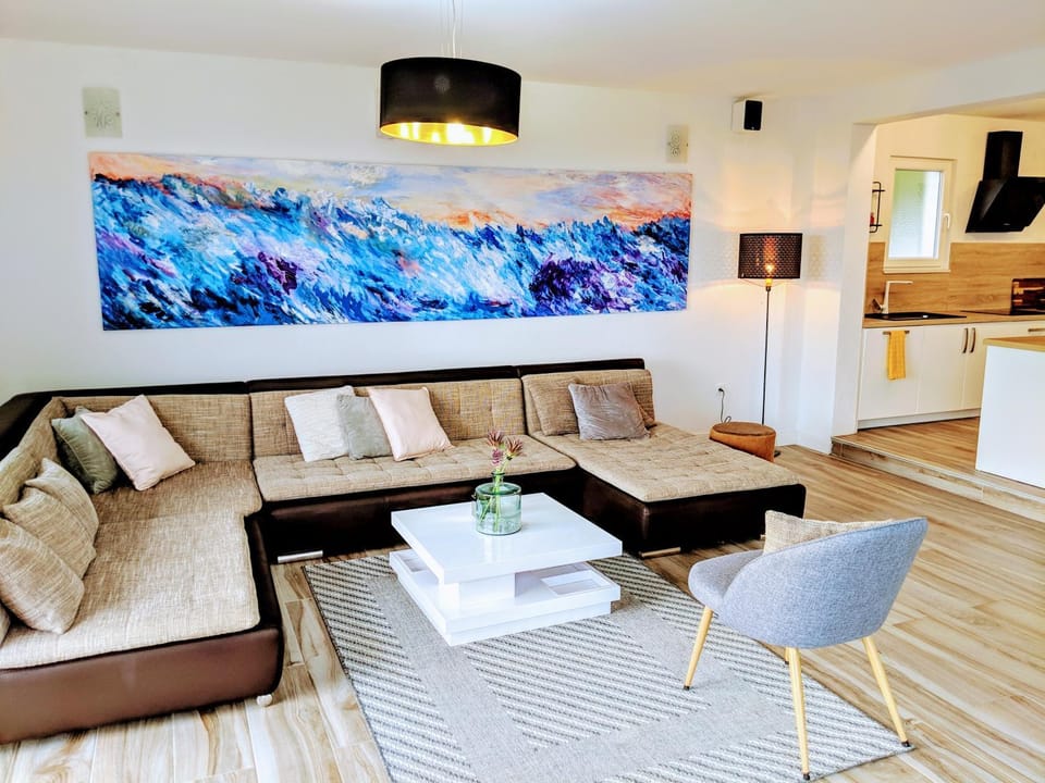 Living room, Seating area