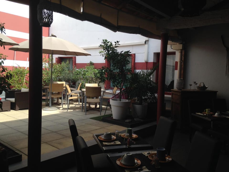 Patio, Restaurant/places to eat