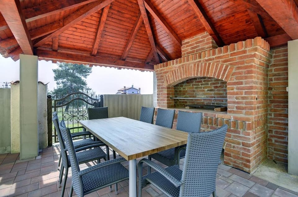 BBQ facilities, Seating area