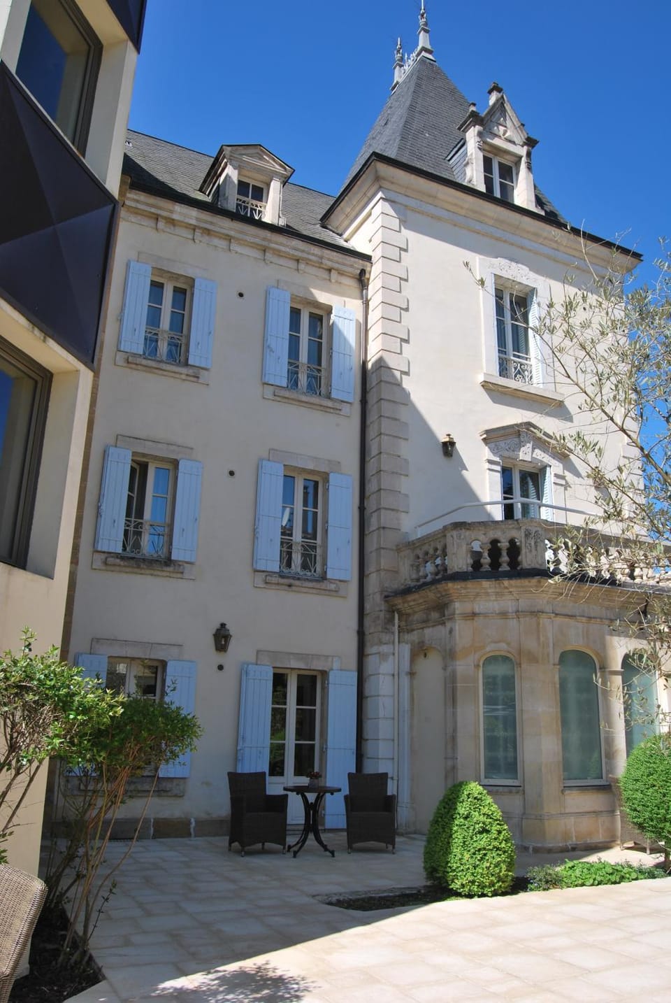 Facade/entrance