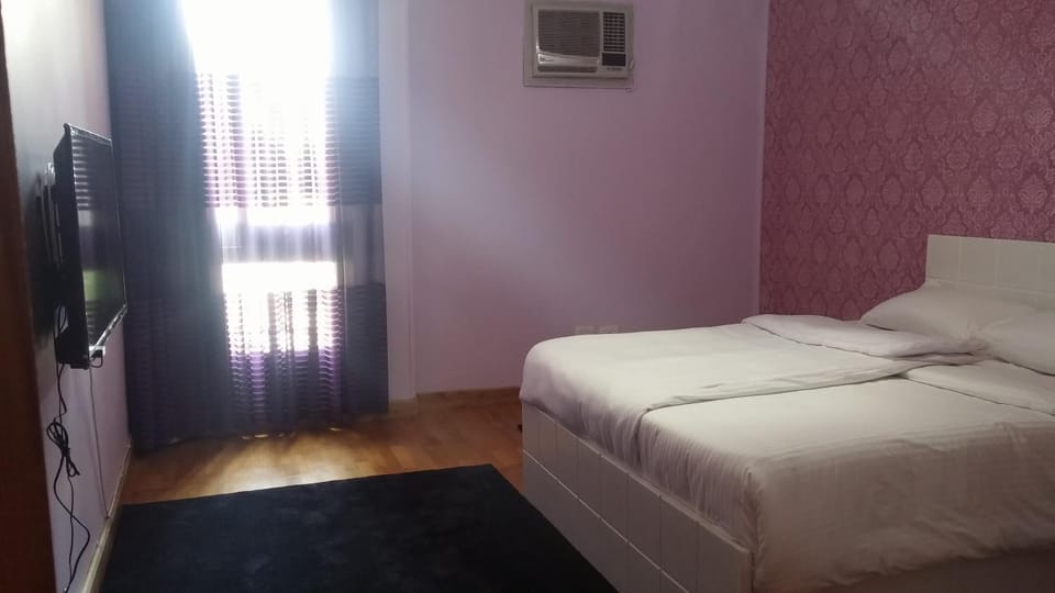Property building, Bed, Family