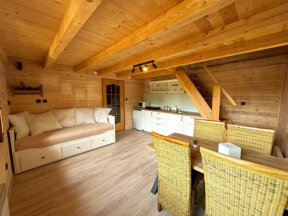 Communal lounge/ TV room, Seating area, kitchen
