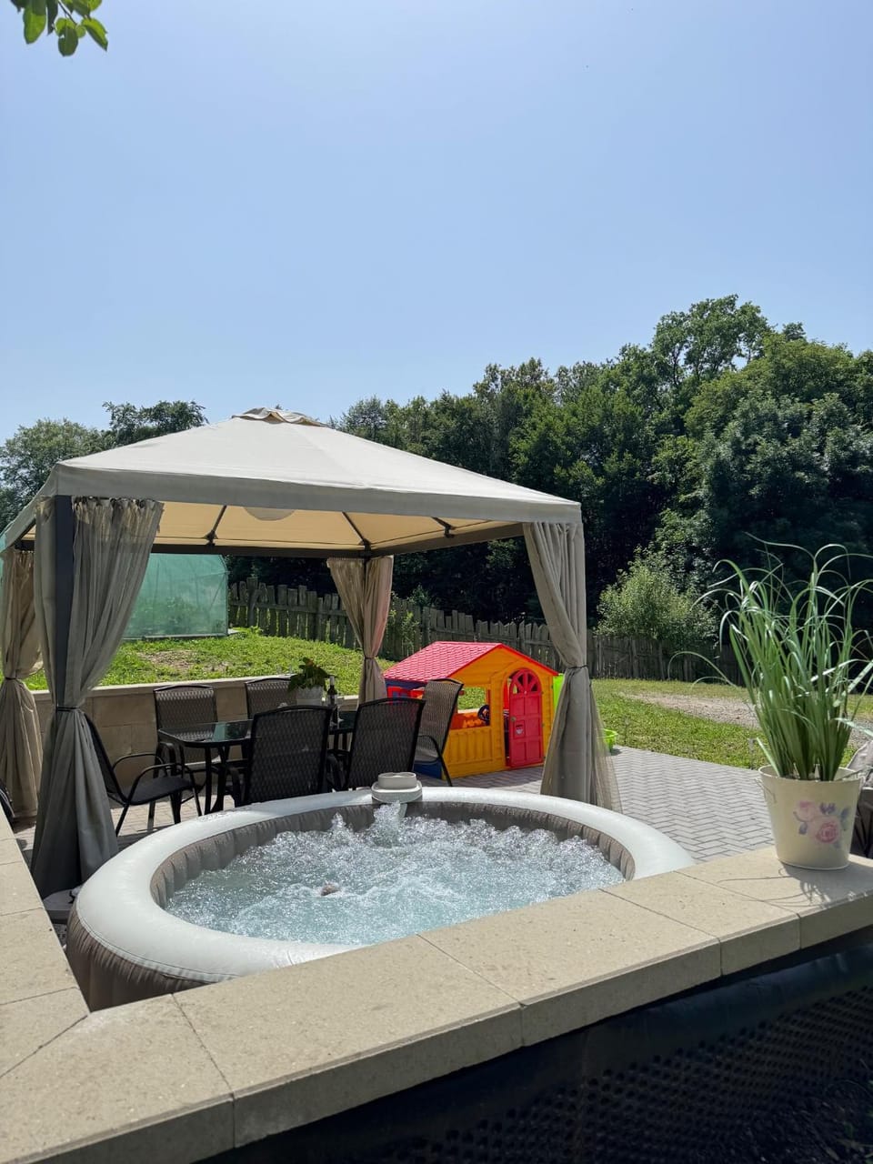 Garden, Seating area, Garden view