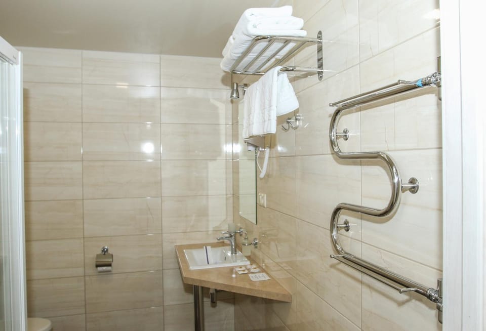 Bathroom, towels
