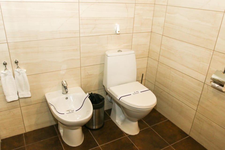 Toilet, bidet