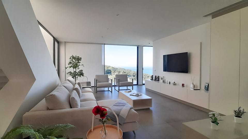 Communal lounge/ TV room, TV and multimedia, Seating area