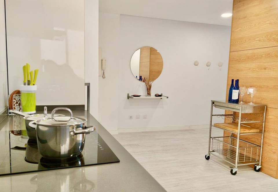 Restaurant/places to eat, Activities, Coffee/tea facilities, Kitchen or kitchenette, Animals, Animals, Pets, Pets, Location, Parking, dishwasher, furniture, heating, internet, microwave, oven, pet friendly, pet friendly, safe, storage, stove, toaster, towels, trouser press, wardrobe, washing machine, elevator, air conditioner