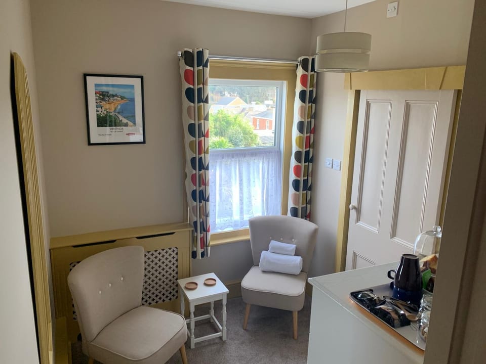 Number 29 - Only Adults Bed and Breakfast in Shanklin
