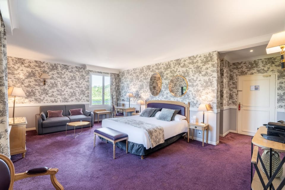 Bed, Photo of the whole room, Bedroom, Family