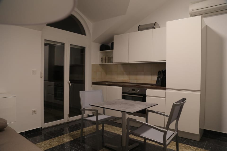 Kitchen or kitchenette, Kitchen or kitchenette, Dining area