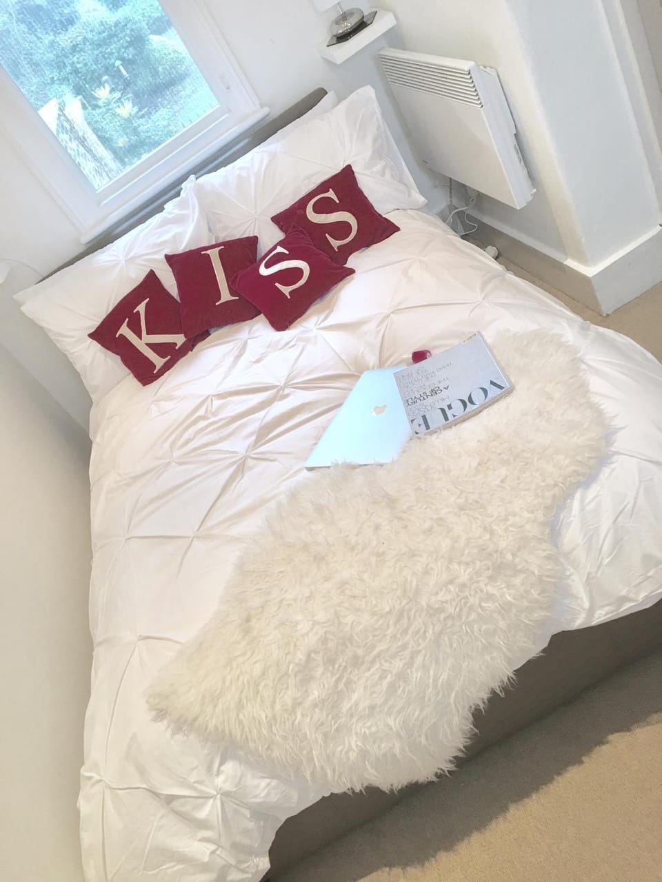 Bed, Photo of the whole room, Decorative detail