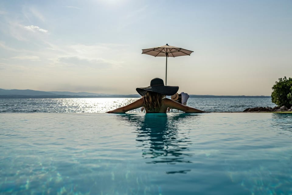 Lake view, Pool view